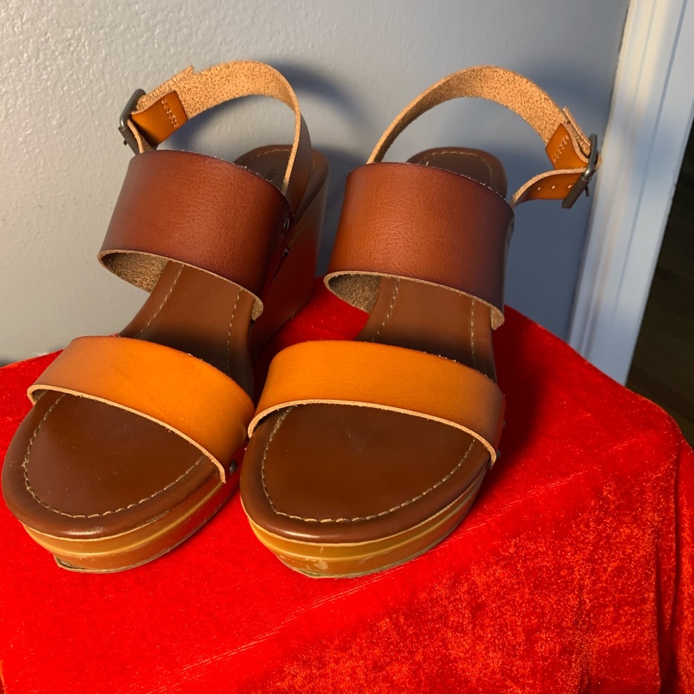 Size 9 American Eagle Wedge